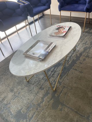 Tavolo ovale moderno in metallo e marmo