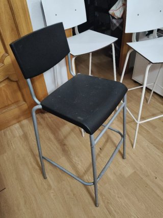 Sillas Altas Metálicas y plástico