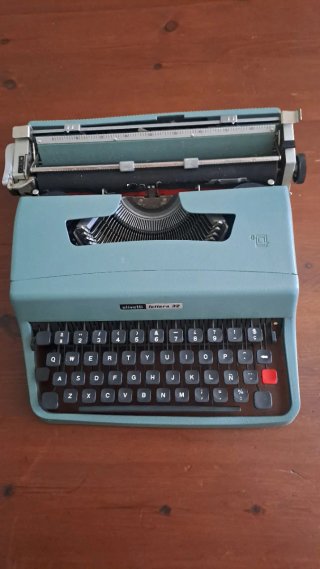 Máquina de escribir Olivetti Lettera 32