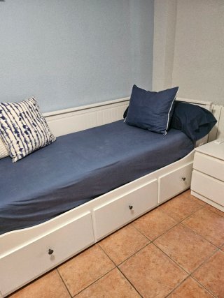 Diván cama Ikea blanco con cajones