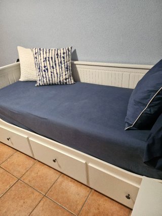 Diván cama Ikea blanco con cajones