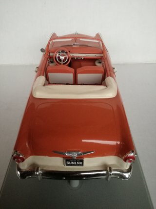 1/18 MODELLO FORD SUNLINER DEL 1956 NO BURAGO