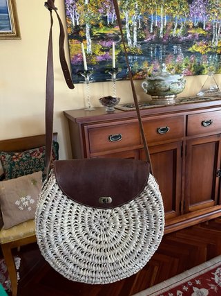 Bolso redondo mimbre y piel