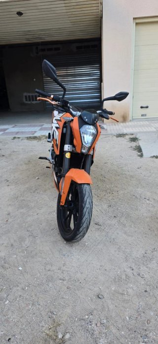 KTM Duke 125cc Naranja y Negra