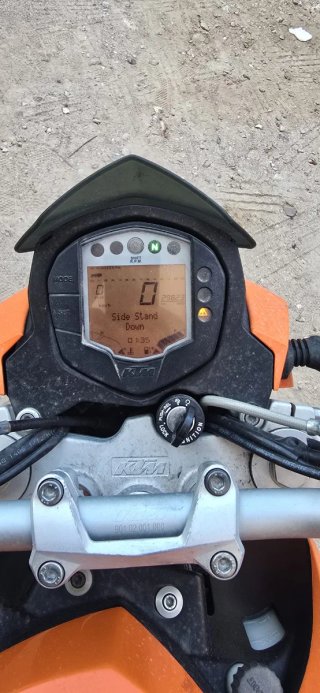 KTM Duke 125cc Naranja y Negra
