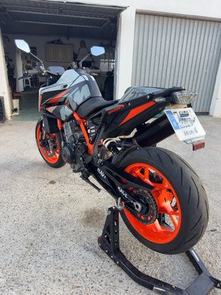 KTM 890 Duke R