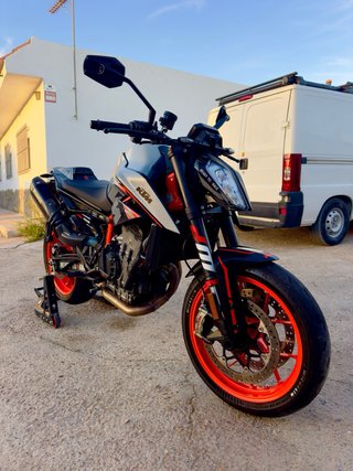 KTM 890 Duke R