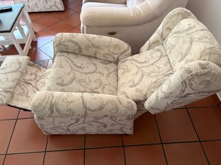 2 Butacas abatibles tela beige y gris.