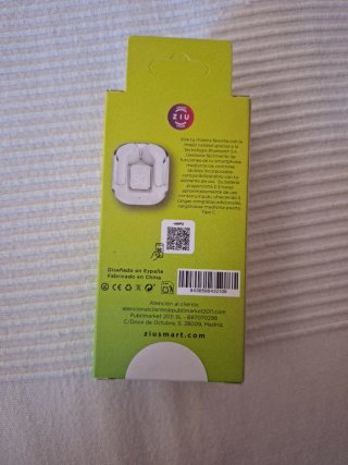 Cascos de botón blancos