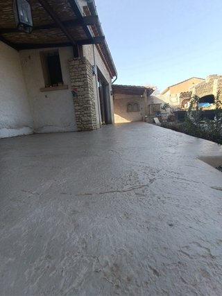 Pavimento moderno imitación piedra