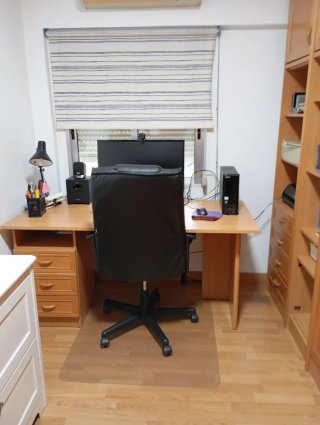Habitación completa, con una cama abatible.