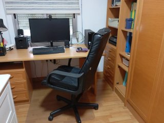 Habitación completa, con una cama abatible.
