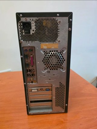 Torre PC Gigabyte Antigua 2005 Retro Gaming