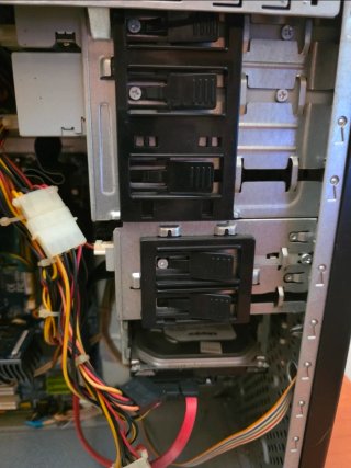 Torre PC Gigabyte Antigua 2005 Retro Gaming