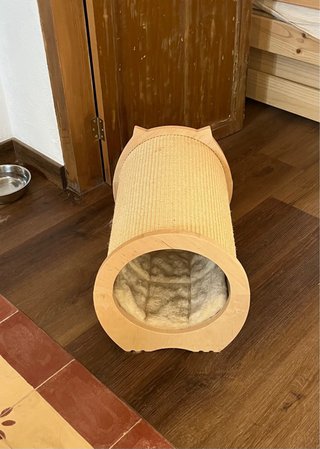 Rascador para gatos de sisal y madera con almohada