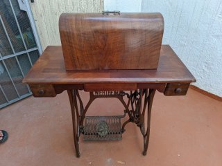 Máquina de coser Wertheim antigua
