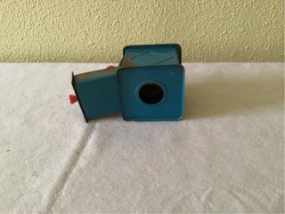 Antiguo molinillo de café azul