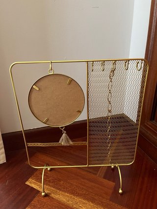 Joyero de pie dorado con espejo