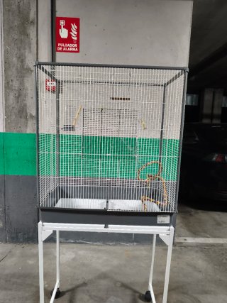 Jaula para pájaros grande con soporte