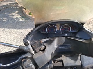 Suzuki Burgman AN 400 Maxi Scooter Negra
