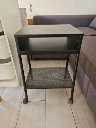 Mesita auxiliar IKEA negra