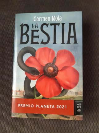 Libros de varios títulos y autores.