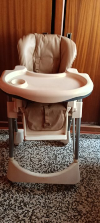 Trona de bebé en perfecto estado