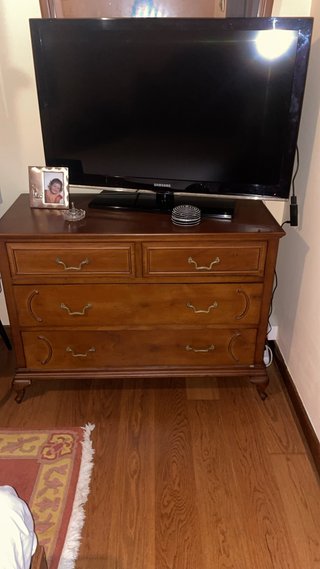 Cómoda de madera con 4 cajones