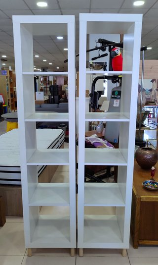 PAR DE ESTANTERÍAS ALTAS