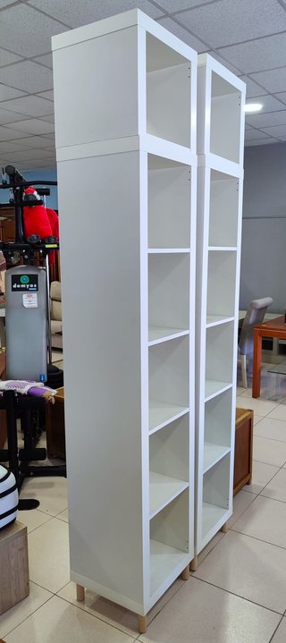 PAR DE ESTANTERÍAS ALTAS