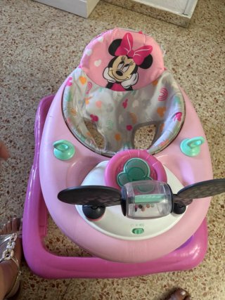 Taca-ta y andador bebé Minnie Mouse