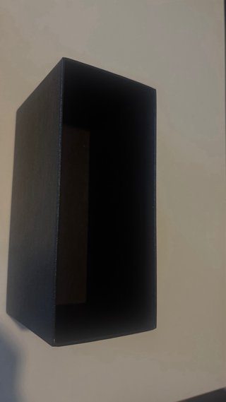 Caja de Cartas Pokémon Roja y negra