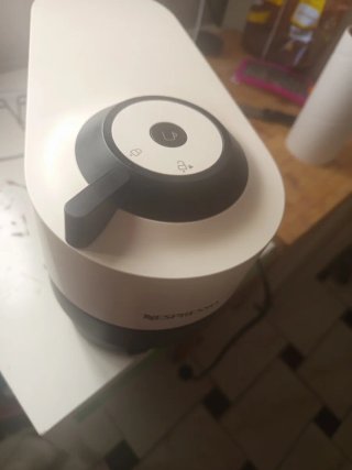Cafetera Nespresso Blanca y Negra