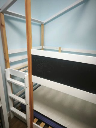 Cama infantil casita con pizarra