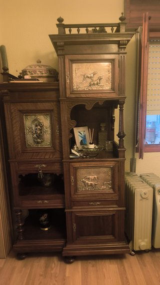 Mueble antiguo tallado madera y metal