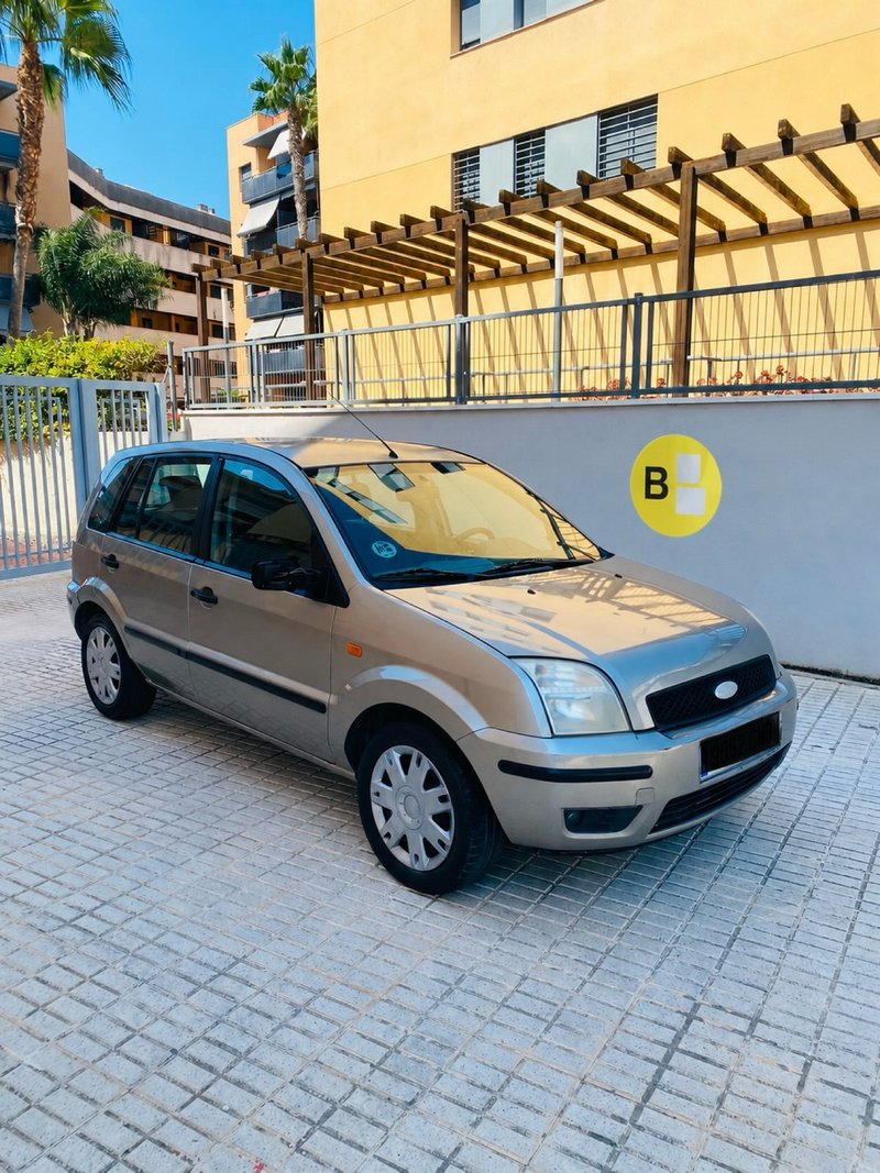 Ford Fusion 2005 - foto 1