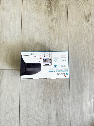Cámara Solar Nivian con Foco 2K