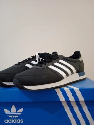 Adidas Deportivas Negras y Blancas