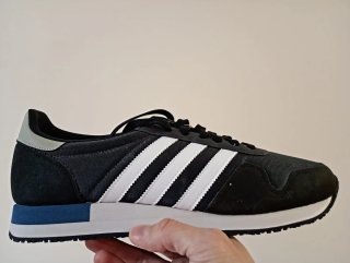 Adidas Deportivas Negras y Blancas