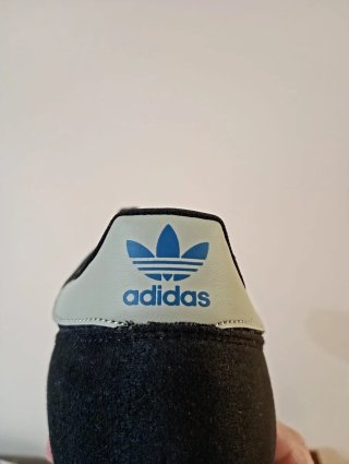 Adidas Deportivas Negras y Blancas