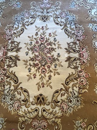 Alfombra, hay q llevarla al tinte pero perfecta