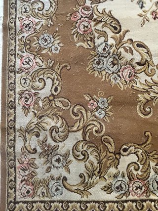 Alfombra, hay q llevarla al tinte pero perfecta