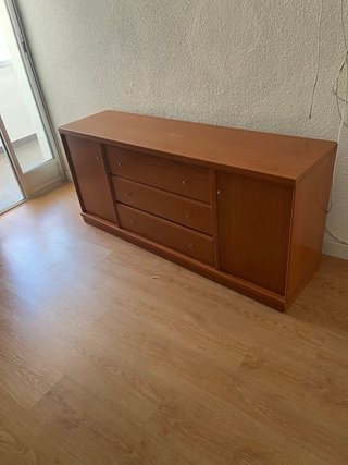 Mueble de comedor de madera