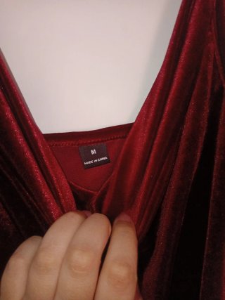 Vestido de terciopelo burdeos