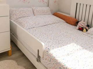 Cama casita infantil madera buen estado.