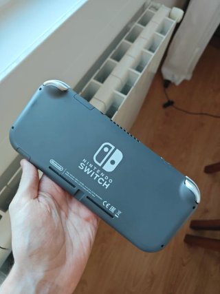 Nintendo Switch Lite Gris + Funda y Cargador