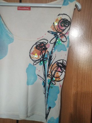 Top floral lentejuelas + regalo