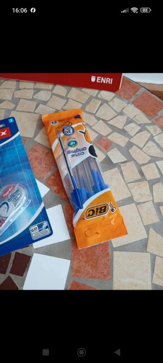 Material escolar: cuadernos, bolígrafos y más