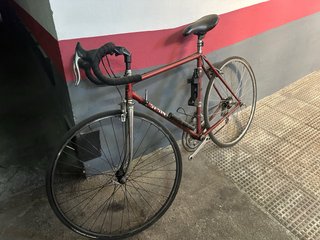 Bicicleta de carretera Sprinter Roja