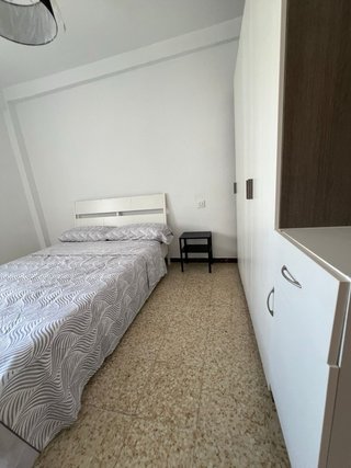 Alquilo habitación grande con cama matrimonio